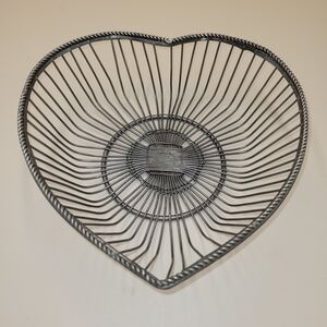 Vtg Heart Shaped Folk Art French Style Wire Basket for Eggs Fruit, Rolls Dresser